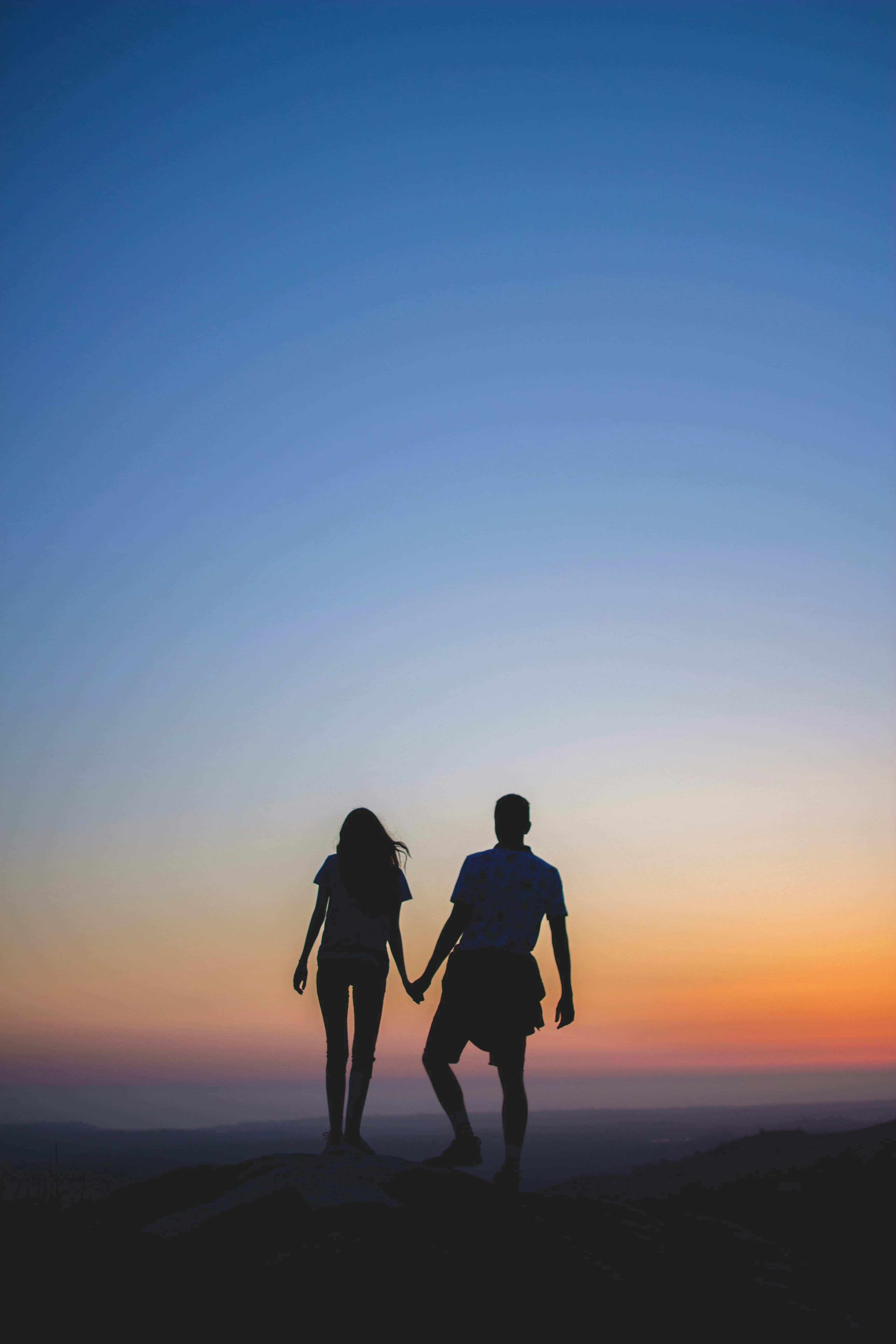 casal no pôr do sol