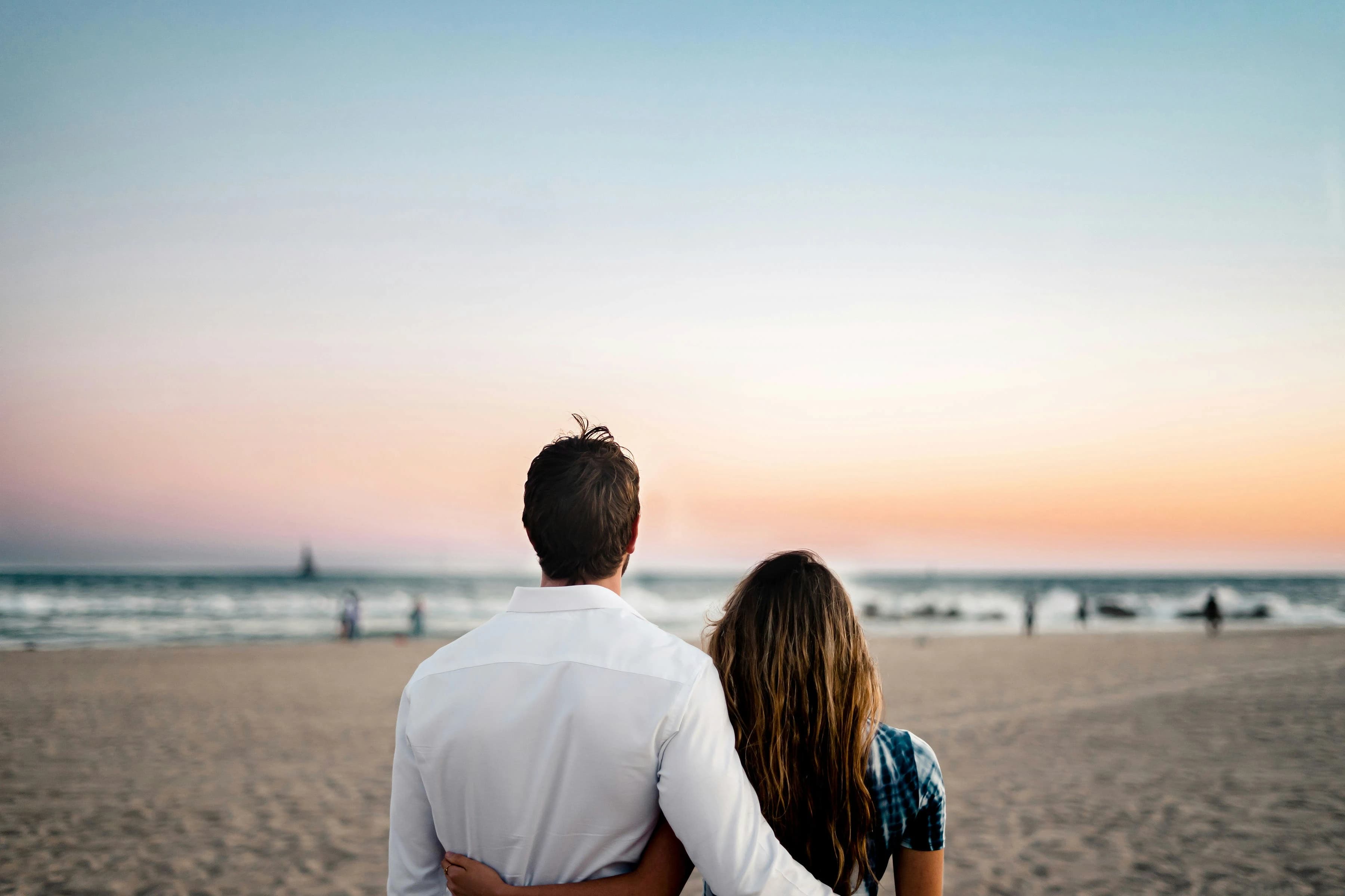 casal na praia