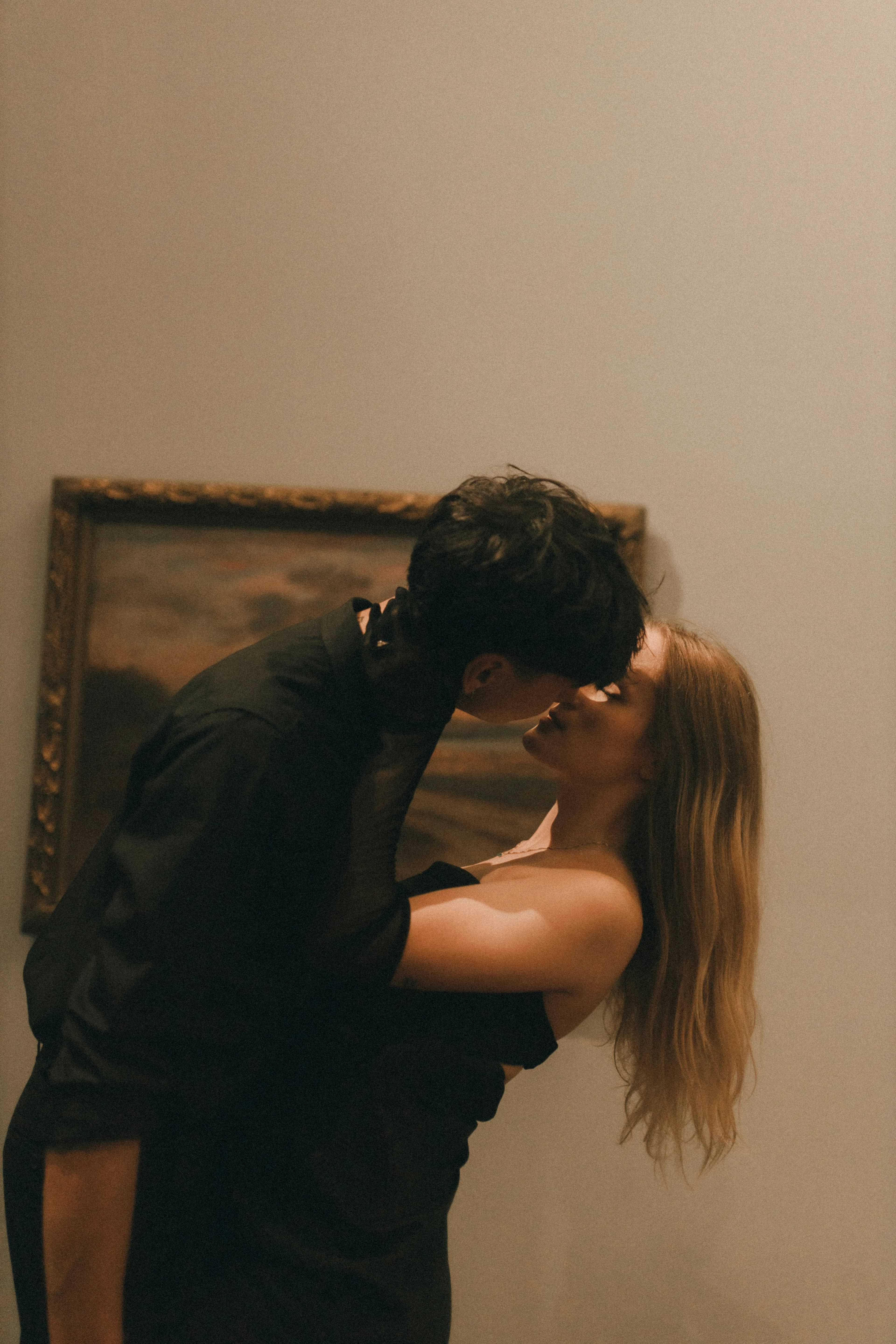 Casal beijando