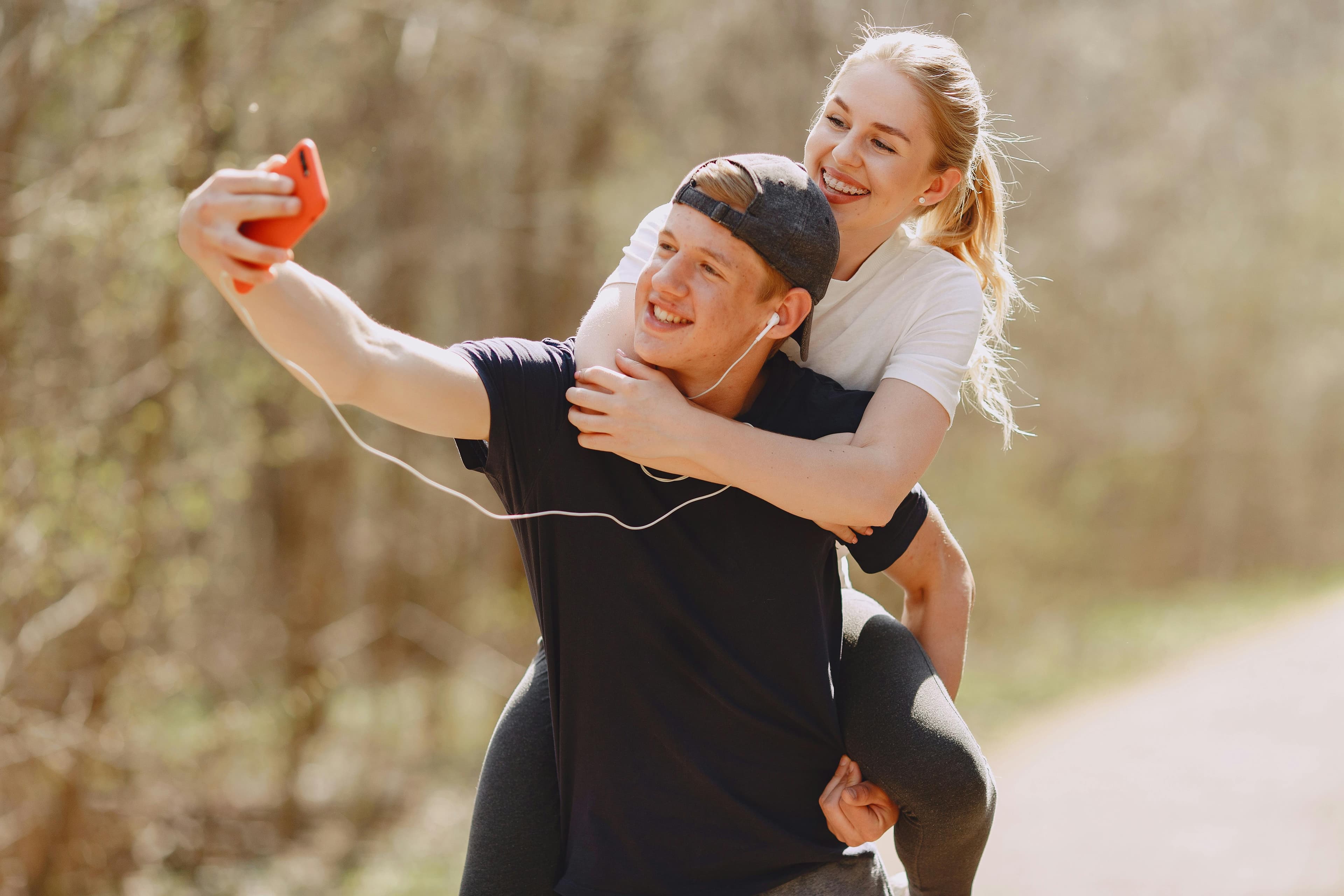 Casal fazendo uma corrida